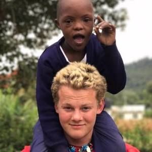 Meet your Posher, Davis